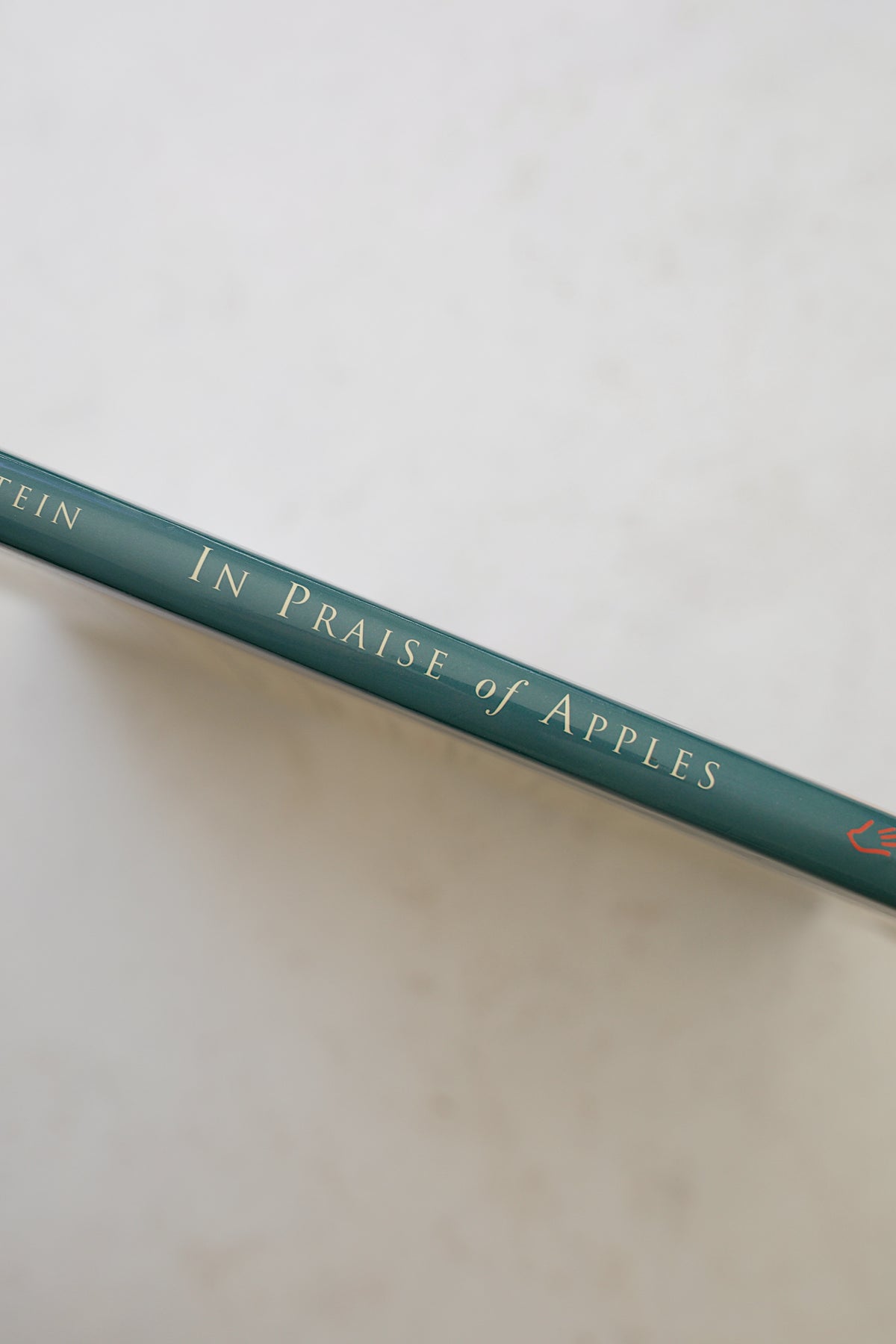 In Praise of Apples: A Harvest of History, Horticulture & Recipes